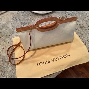 Barely used pre-loved Louis Vuitton Vernis Clutch